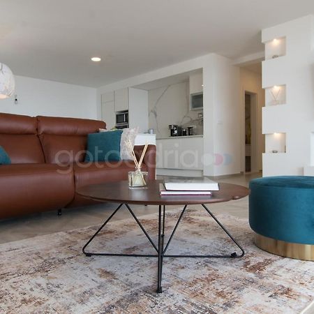 Villa Smaragd - Opal - Luxury Apt With Shared Pool And Private Hot Tub Makarska Kültér fotó