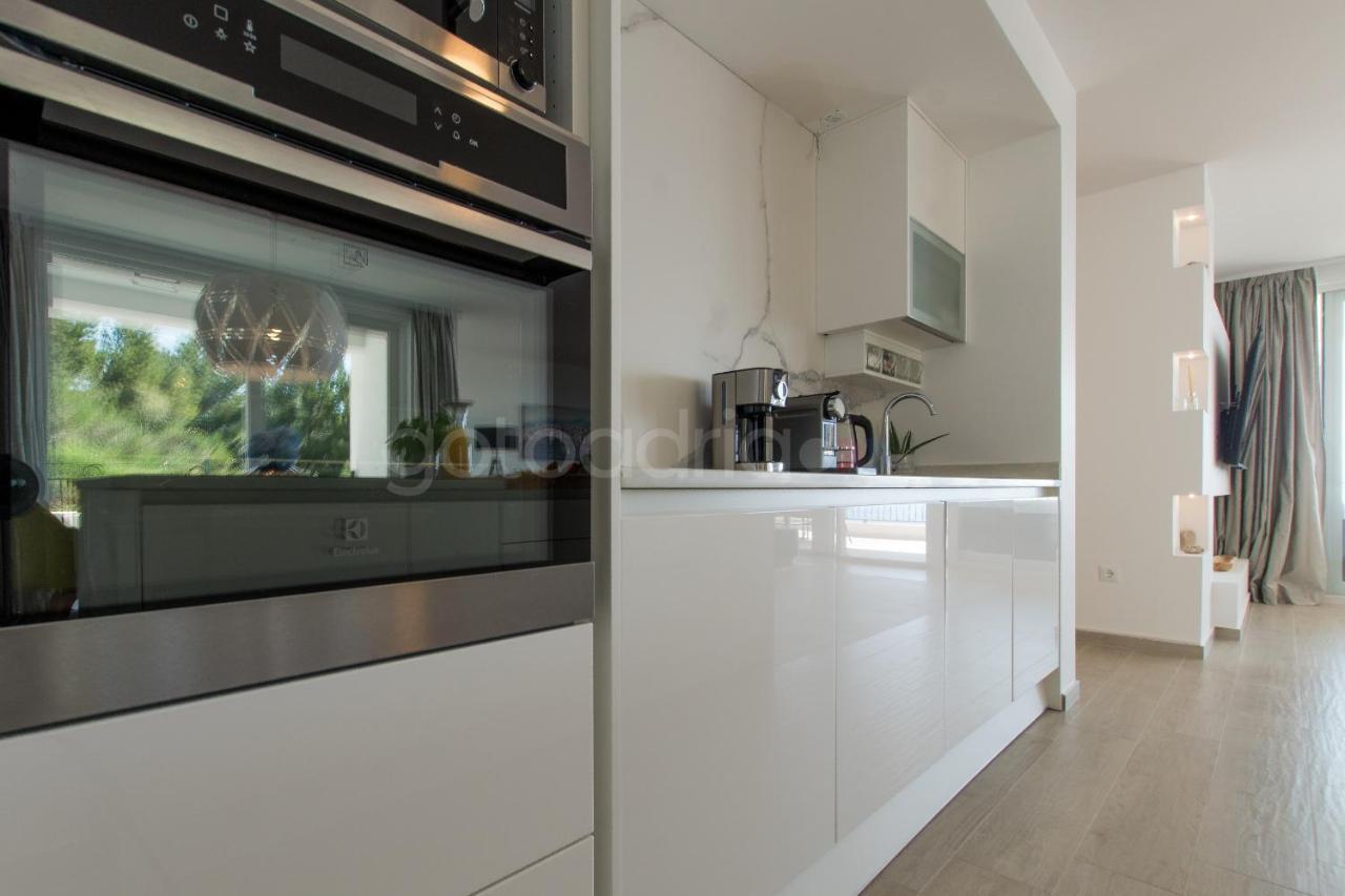 Villa Smaragd - Opal - Luxury Apt With Shared Pool And Private Hot Tub Makarska Kültér fotó