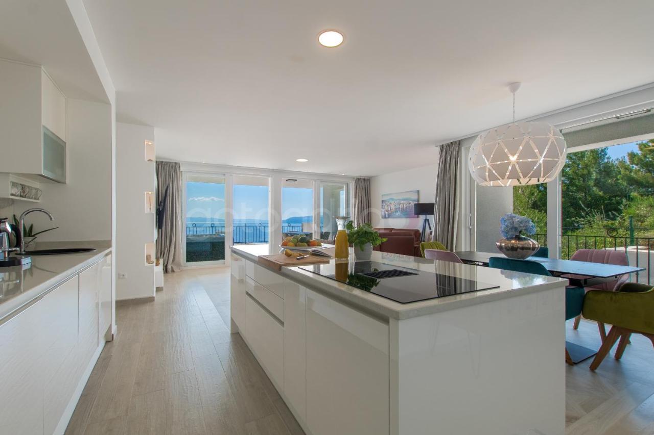 Villa Smaragd - Opal - Luxury Apt With Shared Pool And Private Hot Tub Makarska Kültér fotó
