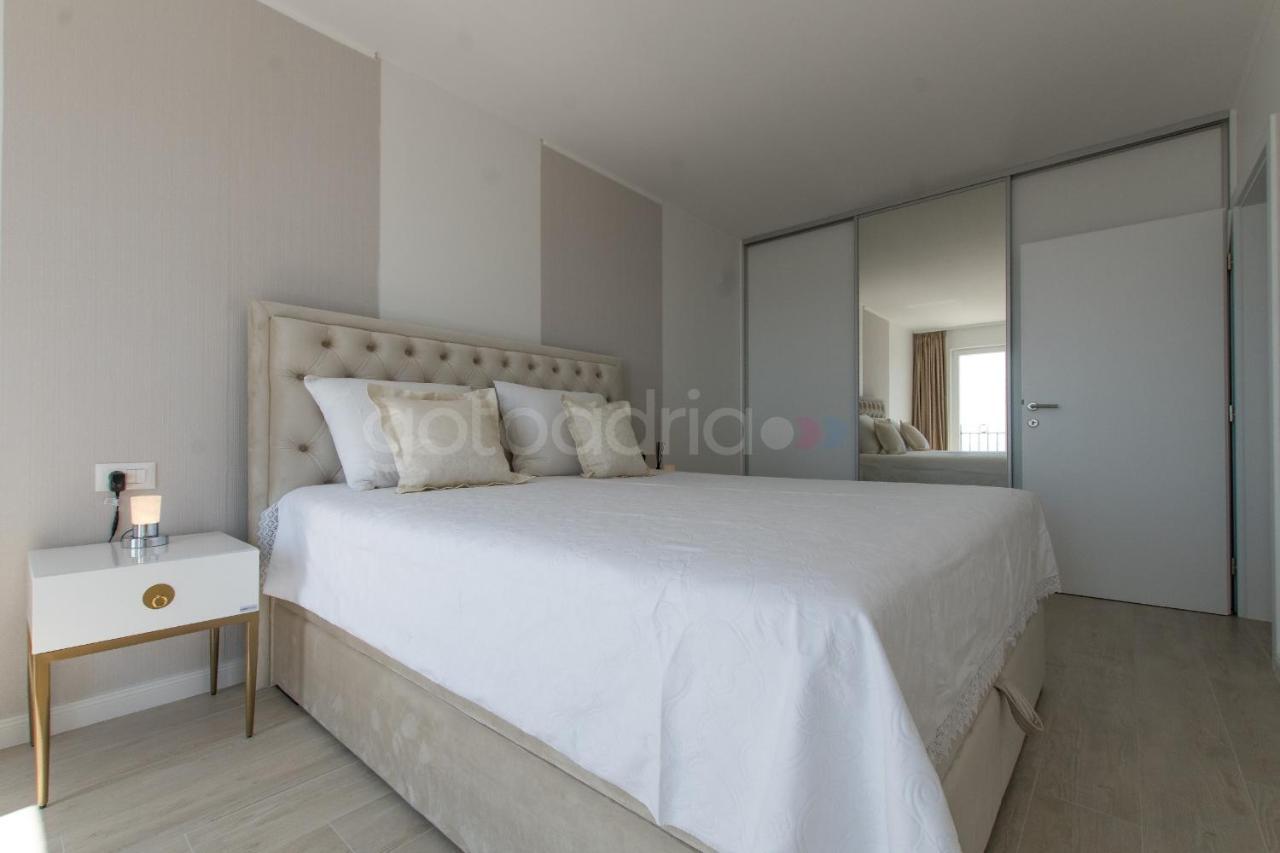 Villa Smaragd - Opal - Luxury Apt With Shared Pool And Private Hot Tub Makarska Kültér fotó