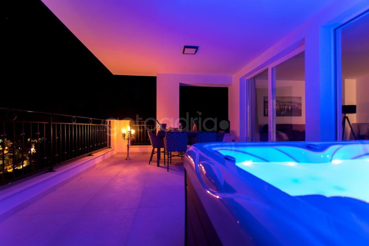 Villa Smaragd - Opal - Luxury Apt With Shared Pool And Private Hot Tub Makarska Kültér fotó