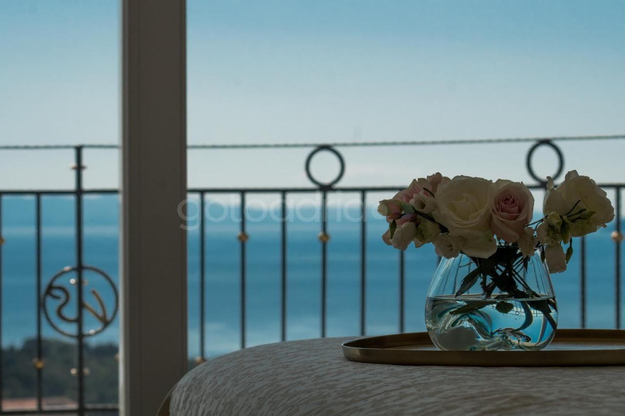 Villa Smaragd - Opal - Luxury Apt With Shared Pool And Private Hot Tub Makarska Kültér fotó