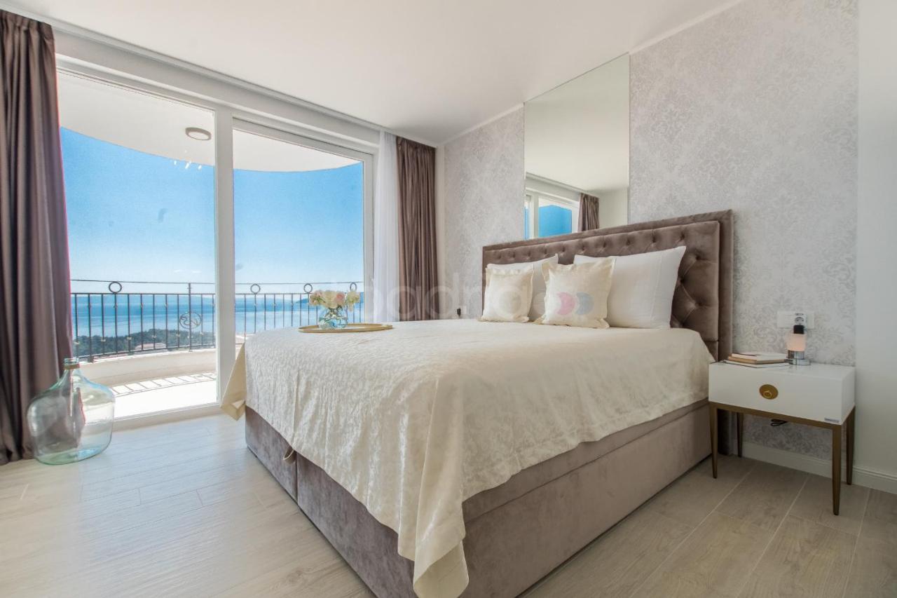 Villa Smaragd - Opal - Luxury Apt With Shared Pool And Private Hot Tub Makarska Kültér fotó