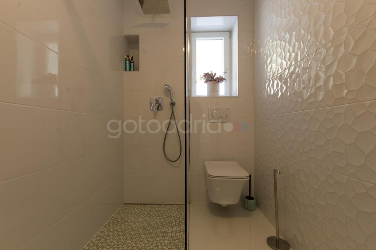 Villa Smaragd - Opal - Luxury Apt With Shared Pool And Private Hot Tub Makarska Kültér fotó