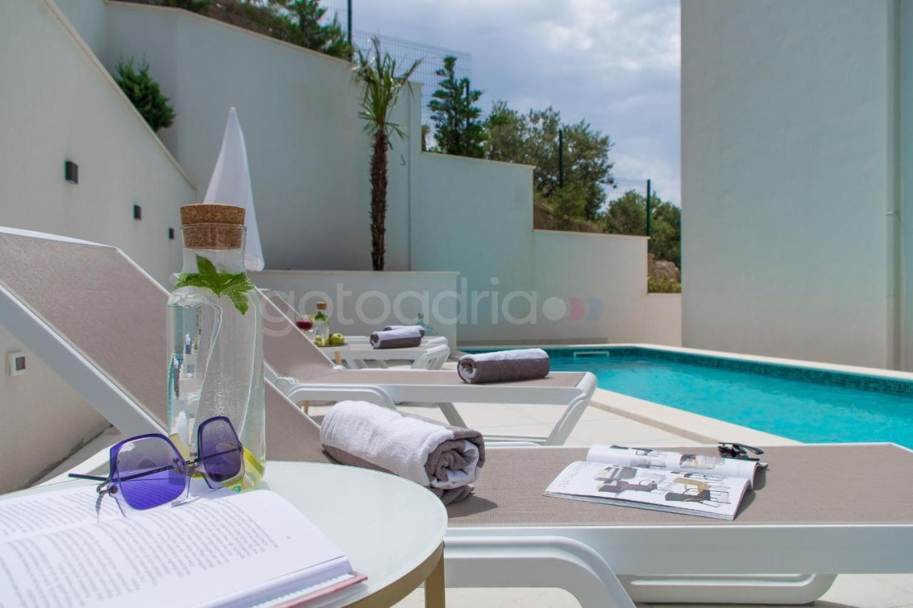 Villa Smaragd - Opal - Luxury Apt With Shared Pool And Private Hot Tub Makarska Kültér fotó