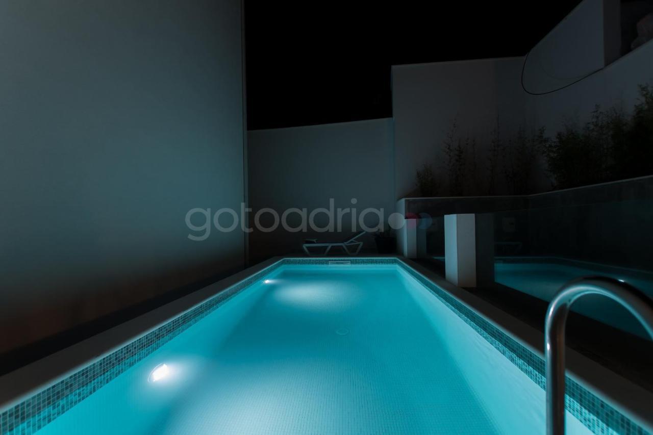 Villa Smaragd - Opal - Luxury Apt With Shared Pool And Private Hot Tub Makarska Kültér fotó